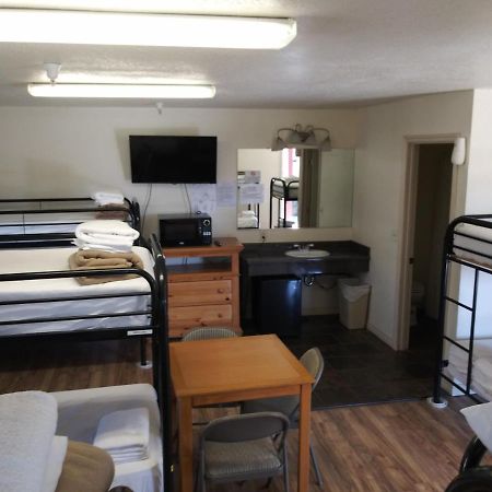 Whitney Portal Hotel And Hostel Лон Пайн Екстериор снимка