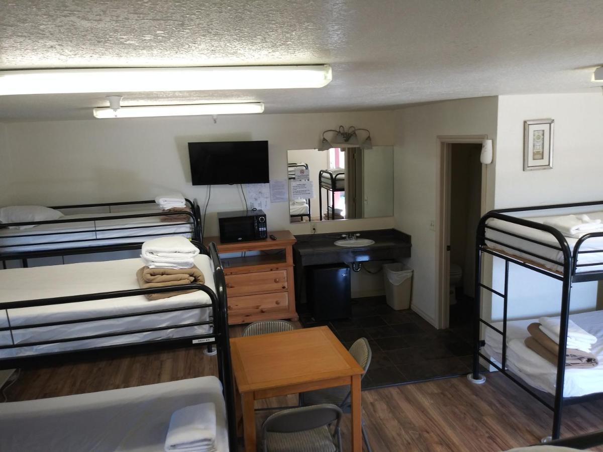 Whitney Portal Hotel And Hostel Лон Пайн Екстериор снимка