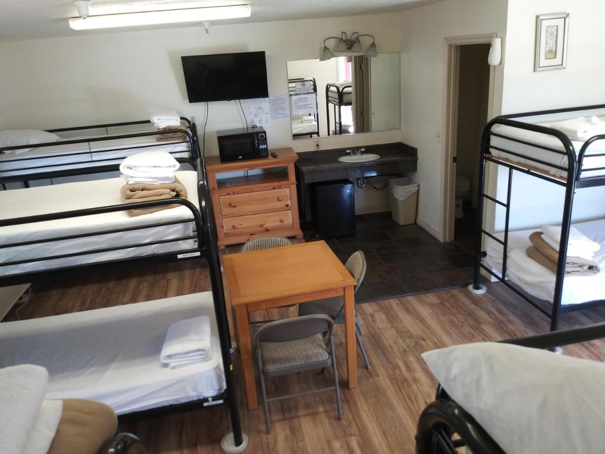 Whitney Portal Hotel And Hostel Лон Пайн Екстериор снимка
