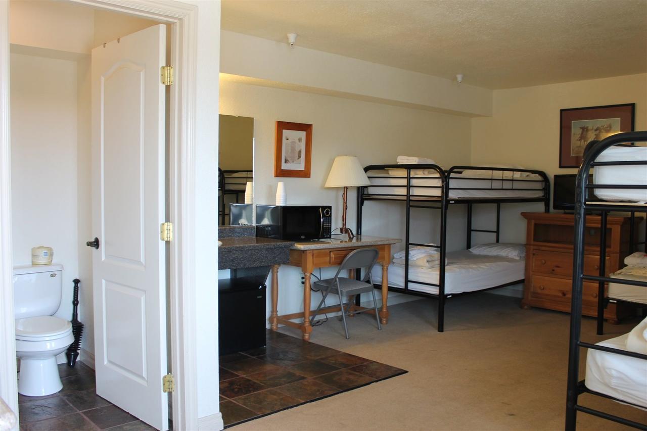 Whitney Portal Hotel And Hostel Лон Пайн Стая снимка