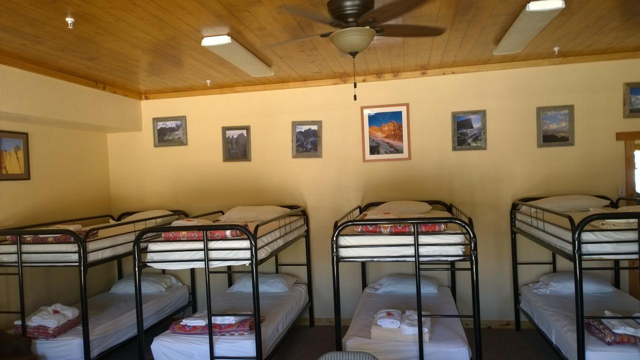 Whitney Portal Hotel And Hostel Лон Пайн Екстериор снимка